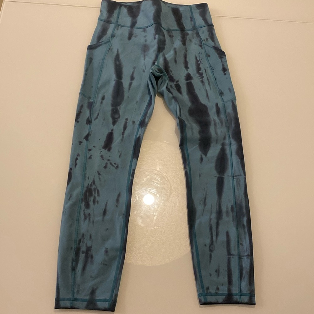 Lululemon Invigorate Tye Dye leggings sz 6 25“